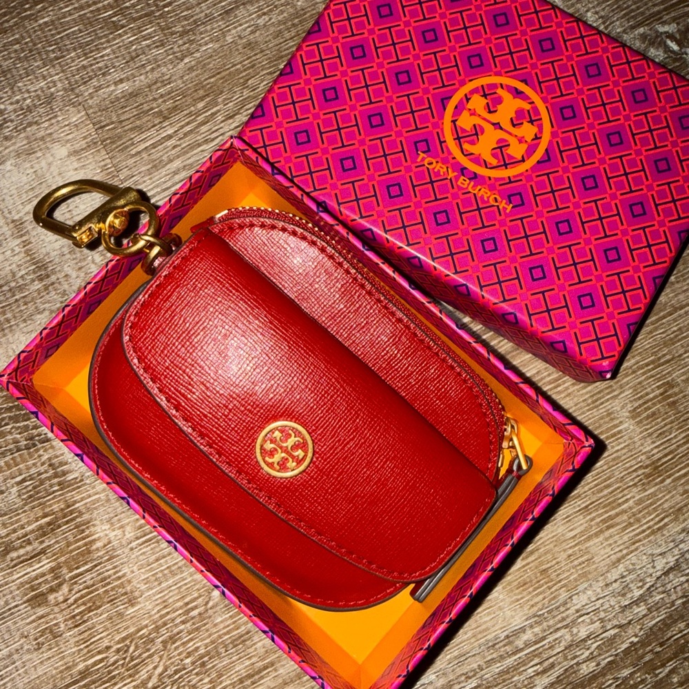 Like new Tory Burch ROBINSON CARD CASE KEY RING - Picture 13 of 14